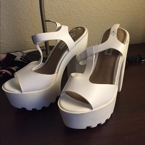 Steve Madden White heels