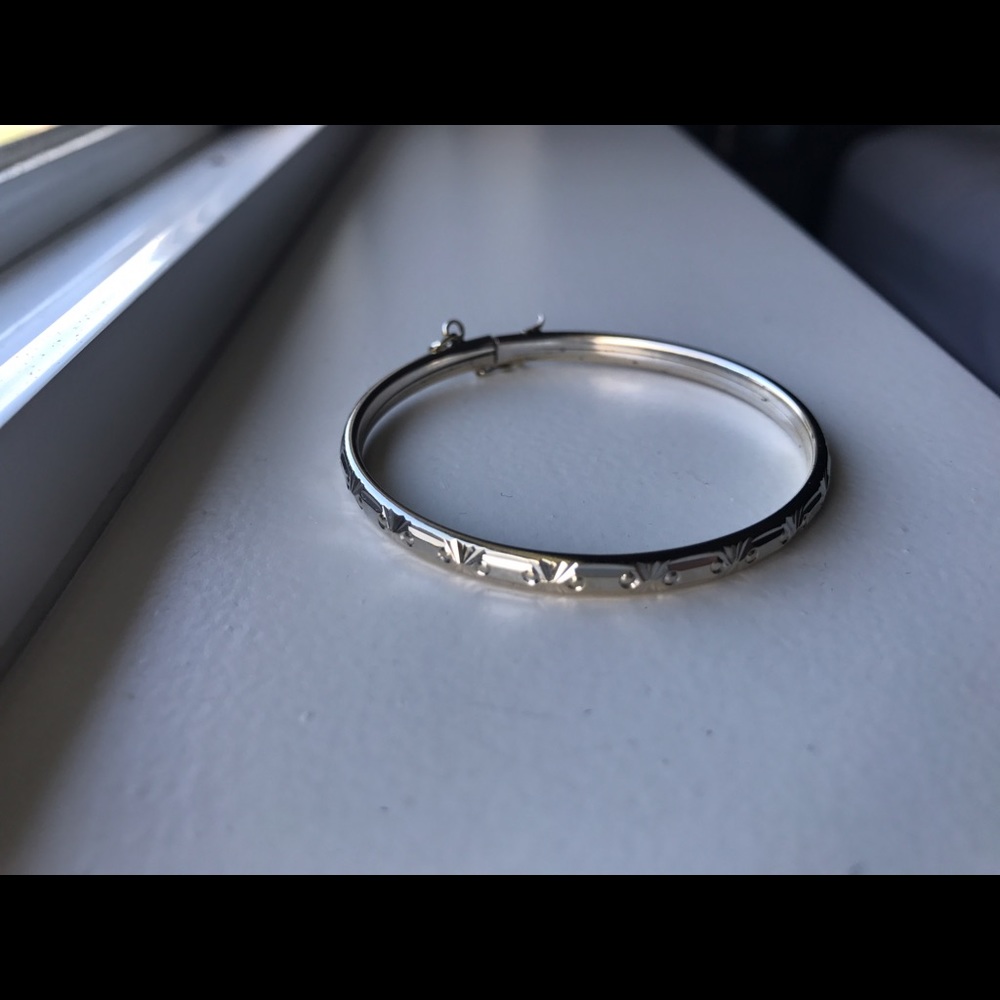 Authentic 18k white gold bangle