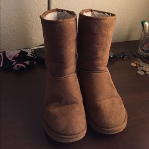 Very comfortable winter boots! UGG type