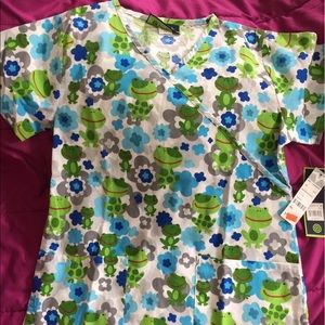 *25% Price drop! PNWT  Bonita scrub top XS