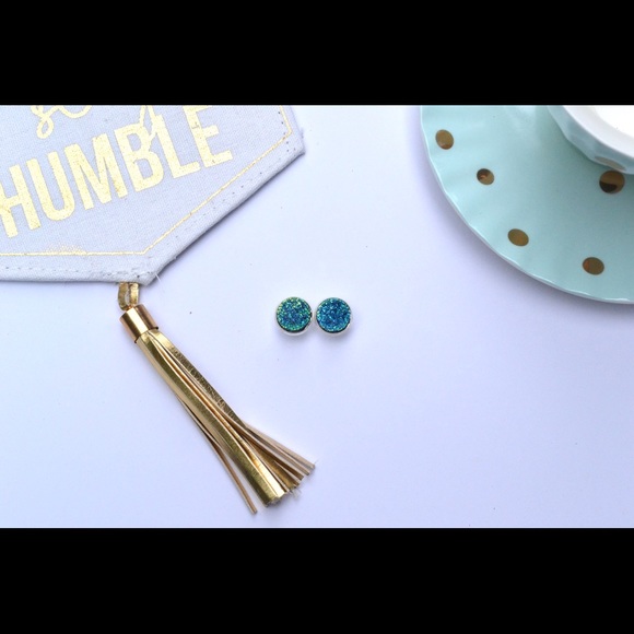 Blue Green Earrings - Picture 2 of 3