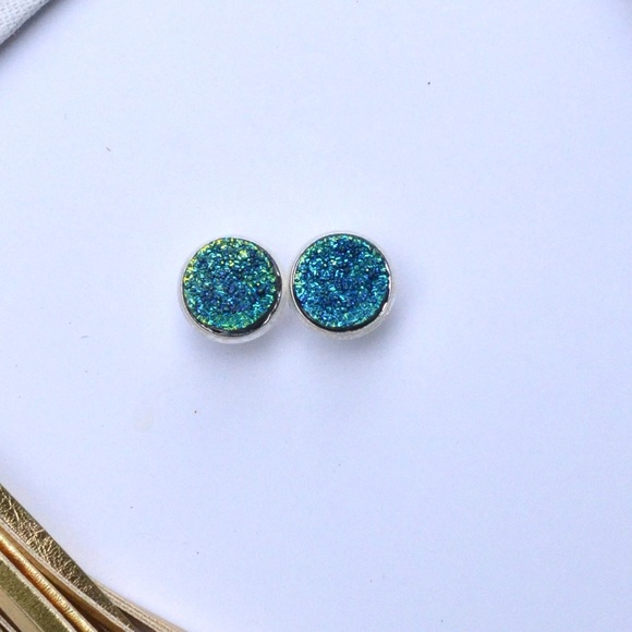Blue Green Earrings - Picture 3 of 3