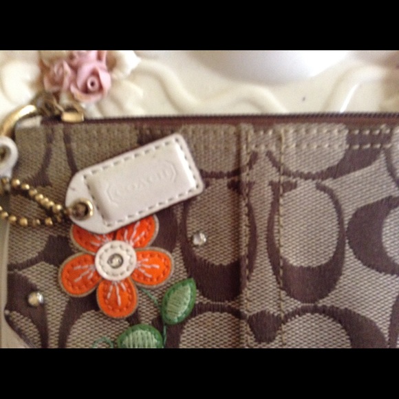 Coach - Picture 2 of 4