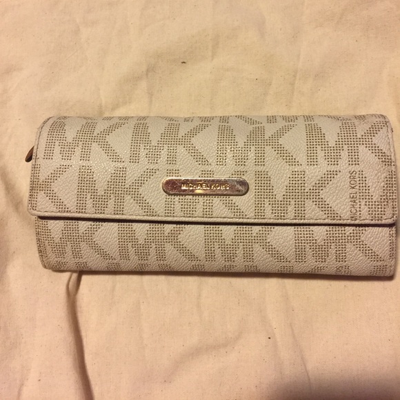 Michael Kors Wallet - Picture 1 of 3