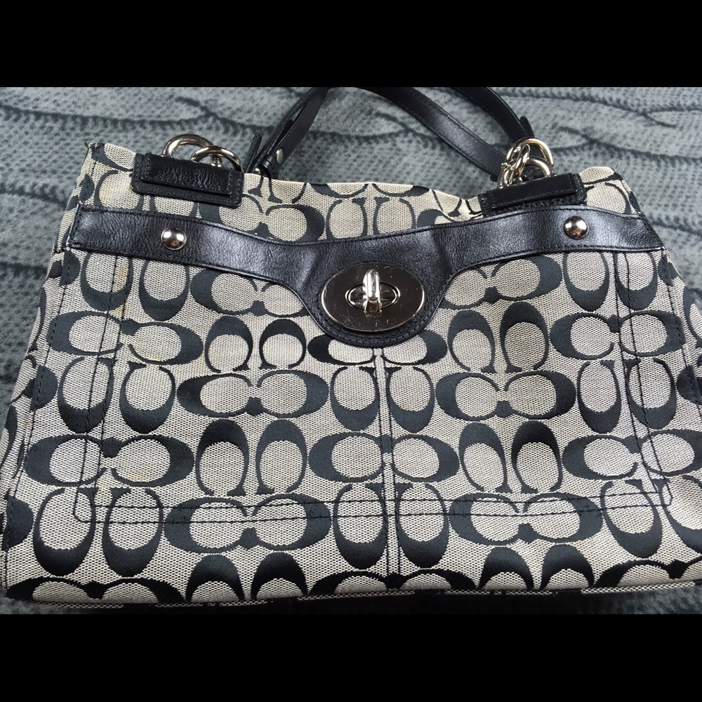 Coach signature C black and grey purse