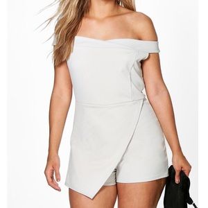 NWT BooHoo Creme/Beige Romper