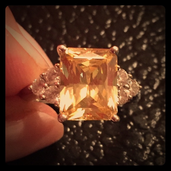 Stunning 14k gold canary and cz ring - Picture 2 of 8