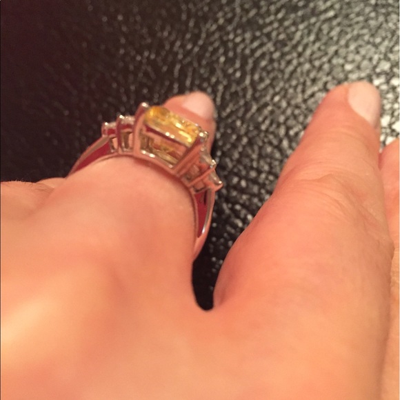 Stunning 14k gold canary and cz ring - Picture 3 of 8