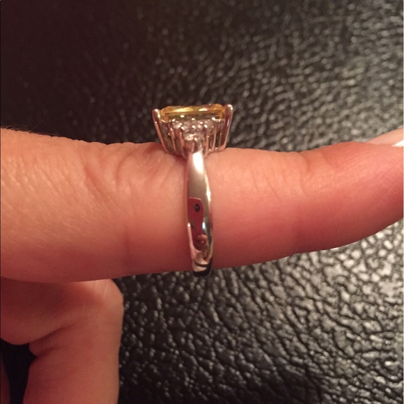 Stunning 14k gold canary and cz ring - Picture 4 of 8