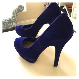 Steve Madden faux suede pumps