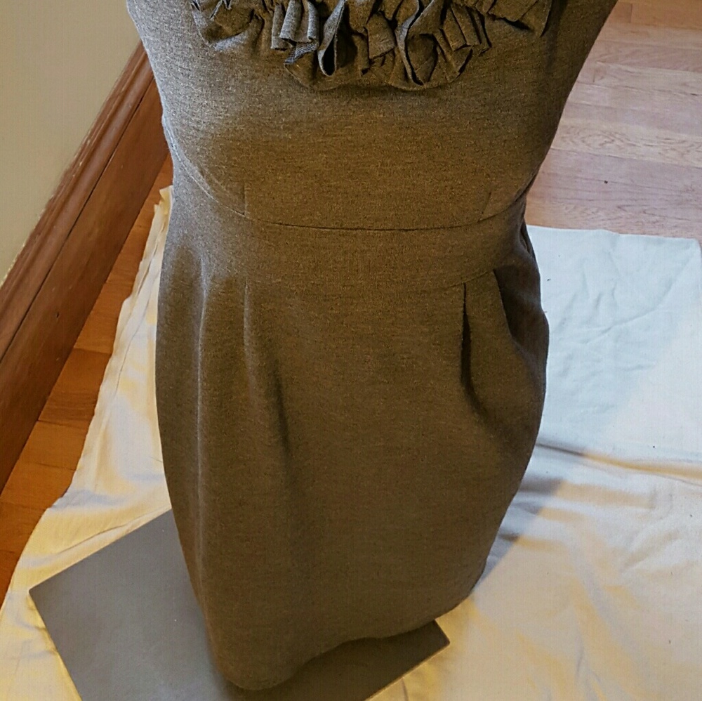 Dresses - Picture 2 of 3
