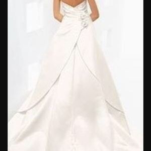 Strapless Wedding gown BRAND NEW!