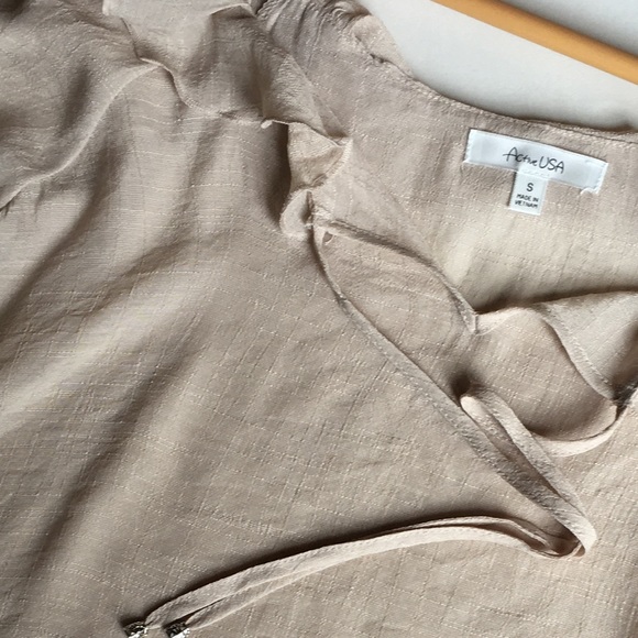 LAST ONE! COLD SHOULDER RUFFLE TOP - Picture 2 of 5