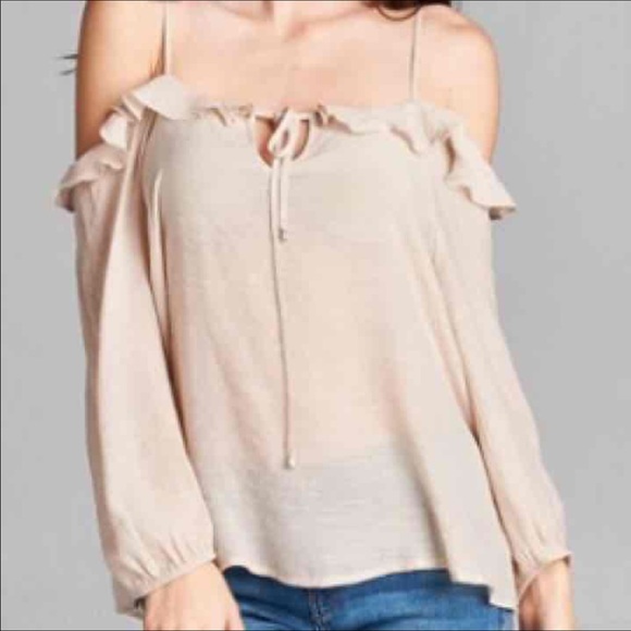 LAST ONE! COLD SHOULDER RUFFLE TOP - Picture 4 of 5
