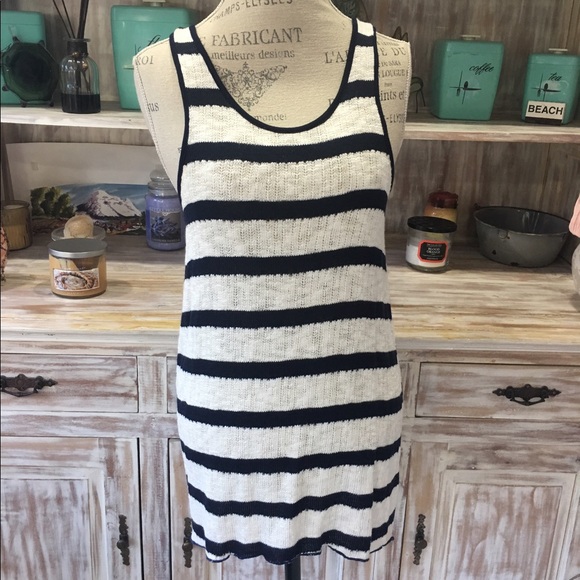 NWOT "Up and Coming" striped twist-back tunic - Picture 2 of 2