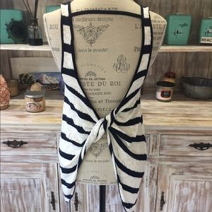 NWOT "Up and Coming" striped twist-back tunic