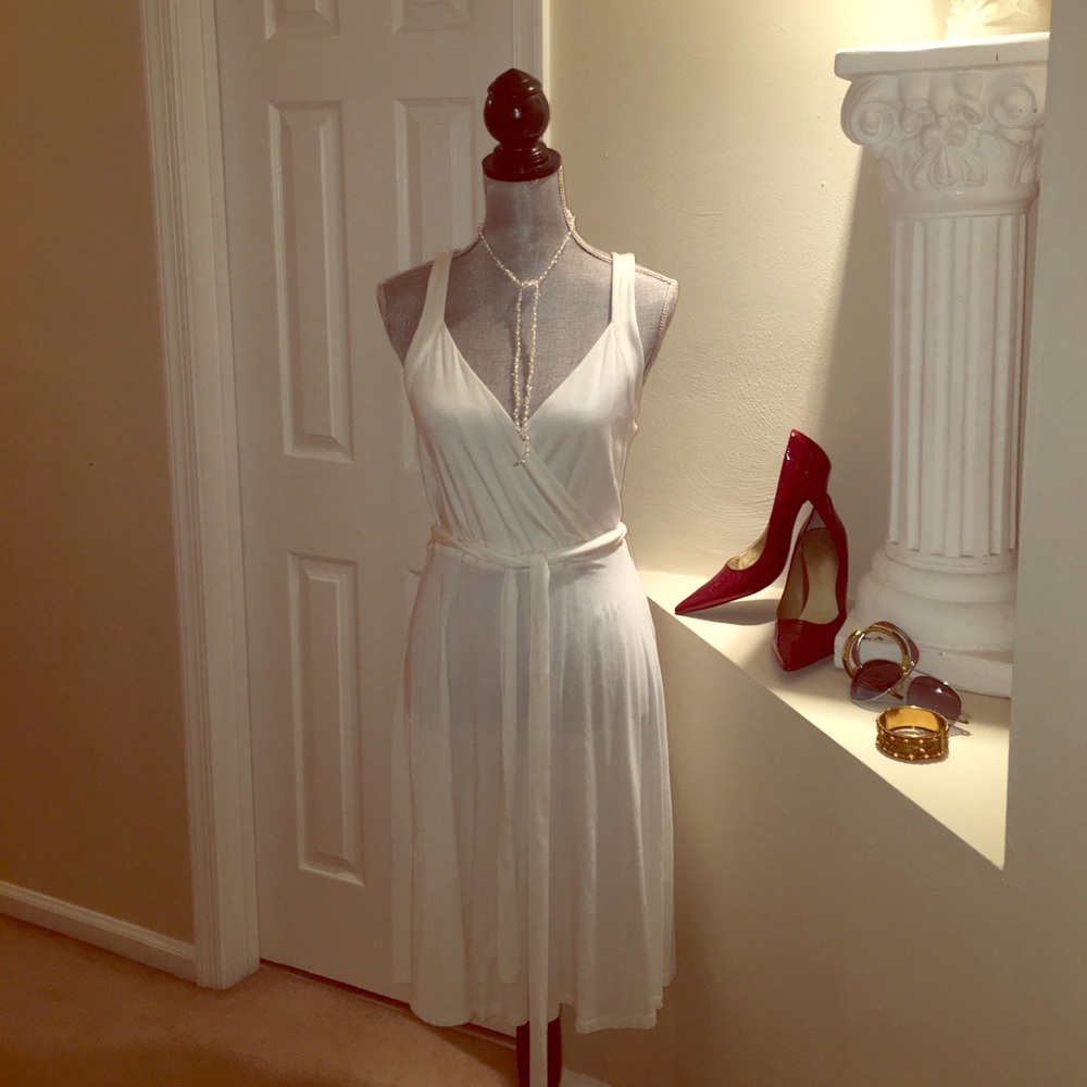Never worn sleeveless dress