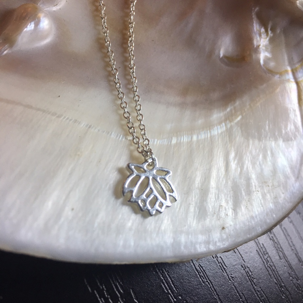 Silver-plated lotus necklace - Picture 4 of 4