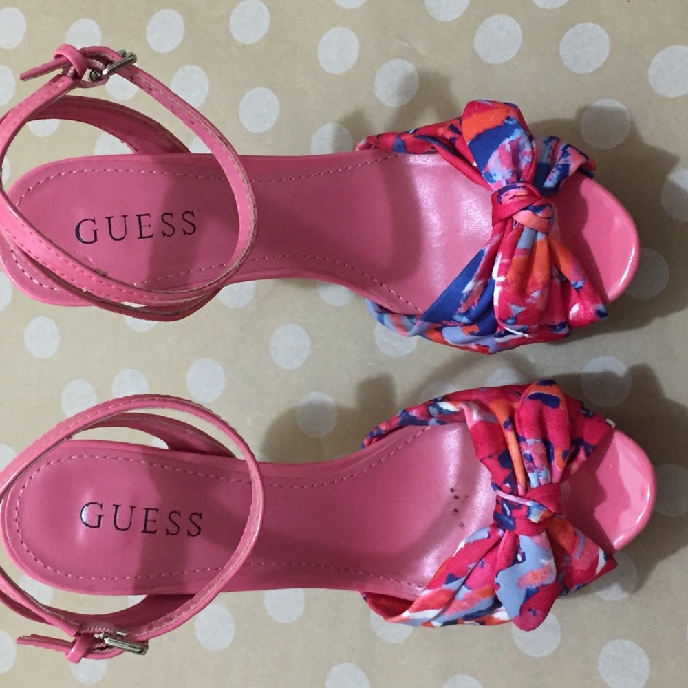 GUESS Coral Patent Leather & Floral Sandals - Picture 3 of 7