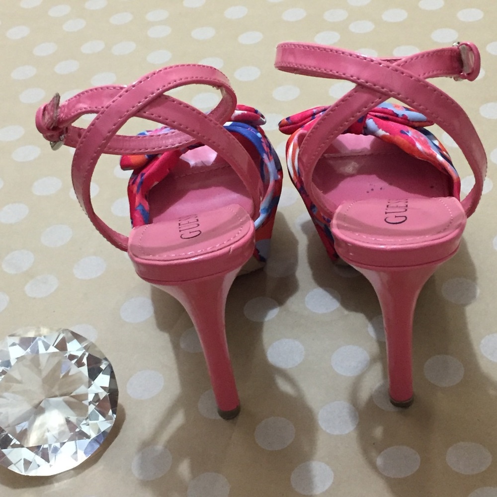 GUESS Coral Patent Leather & Floral Sandals - Picture 5 of 7