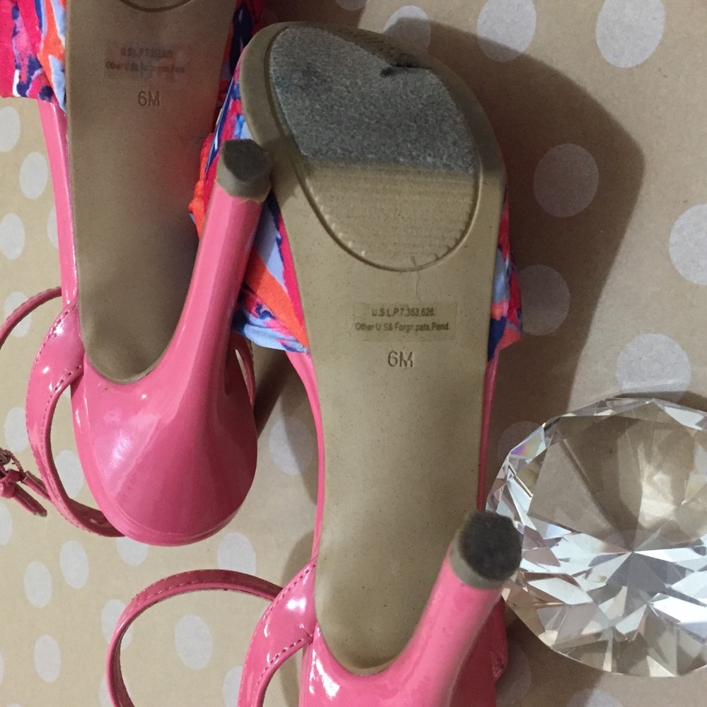 GUESS Coral Patent Leather & Floral Sandals - Picture 7 of 7