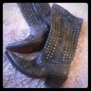 Studded corral boots size 9 1/2