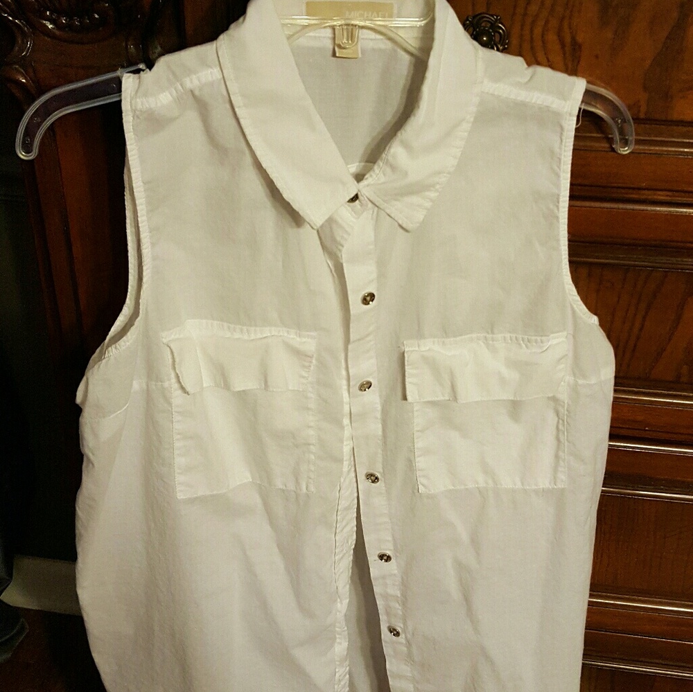 Sleevless top