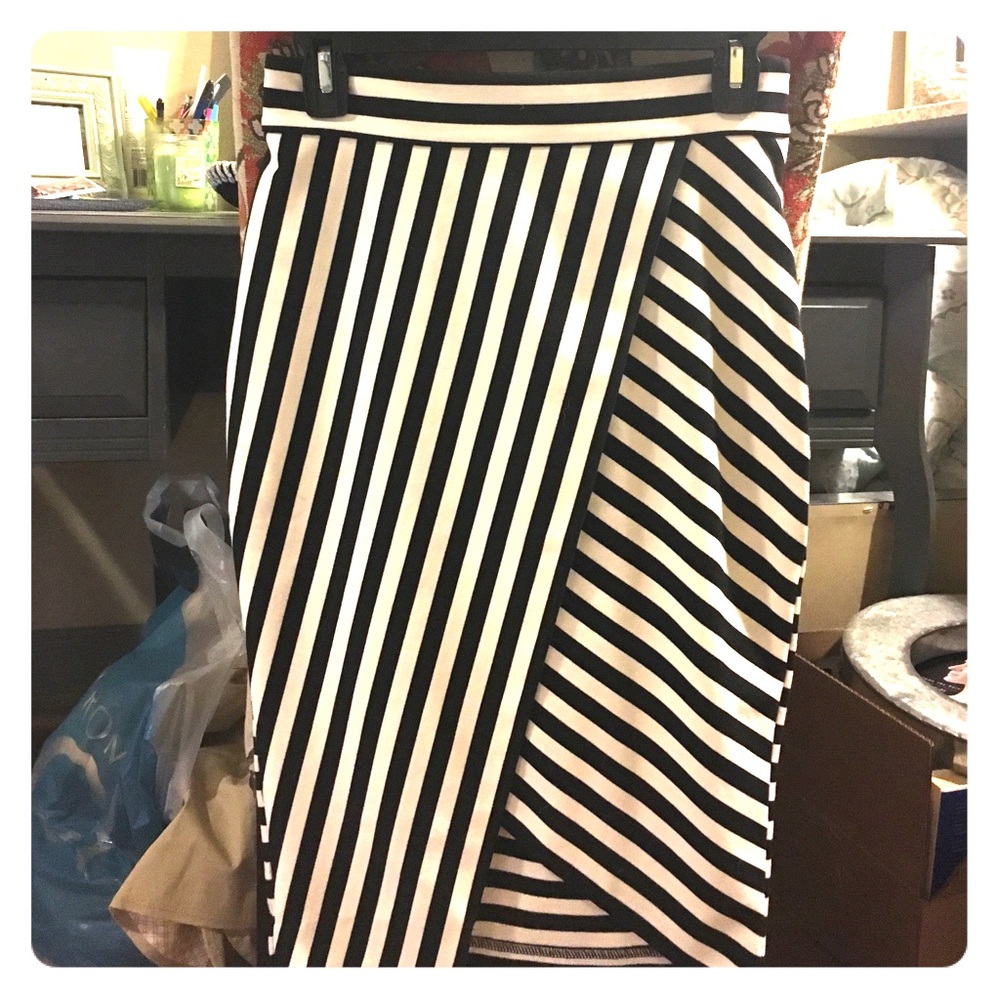Pencil style skirt, black and white stripes.