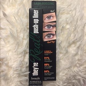 BNIB benefit push-up liner