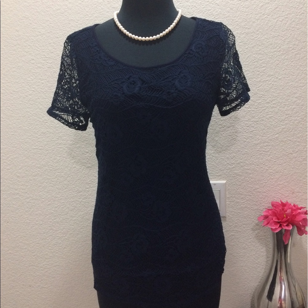 🚫SOLD🚫 Lace overlay top Navy Blue EUC