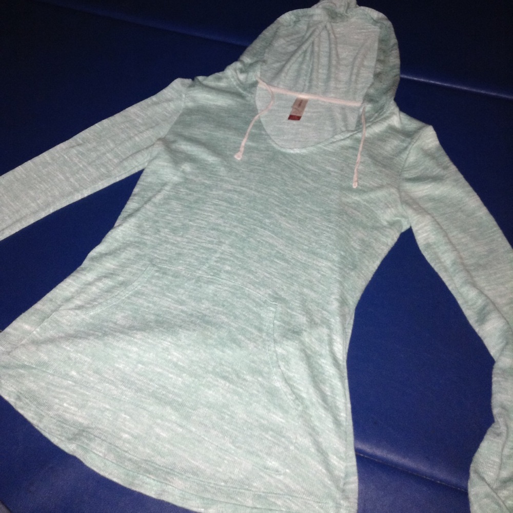 A large No Boundaries thin pullover