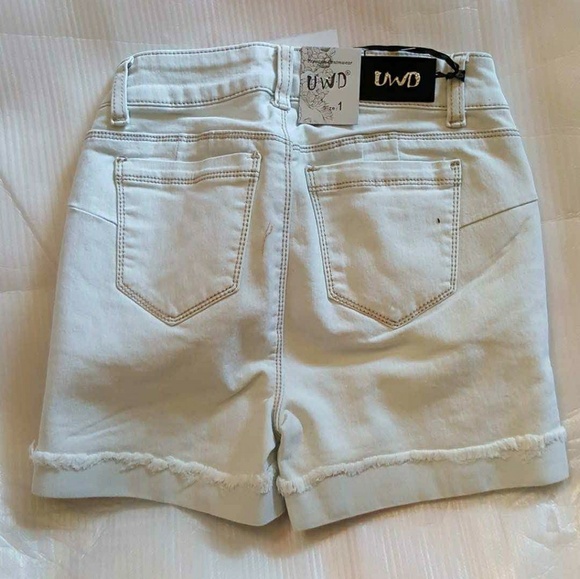 💙New Light Blue Distressed Denim Shorts - Picture 2 of 4