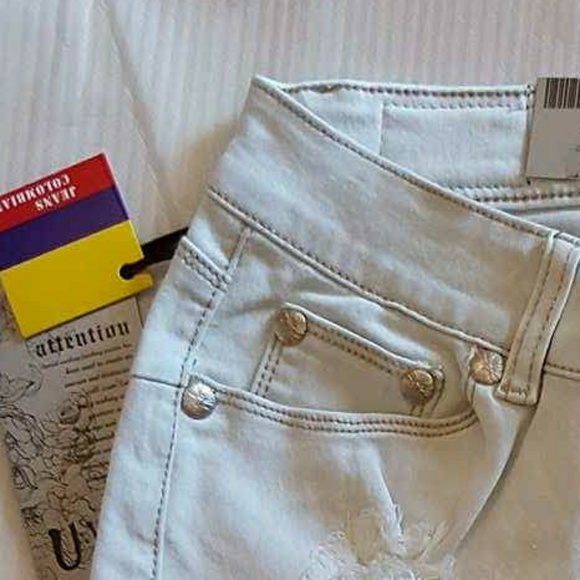 💙New Light Blue Distressed Denim Shorts - Picture 4 of 4