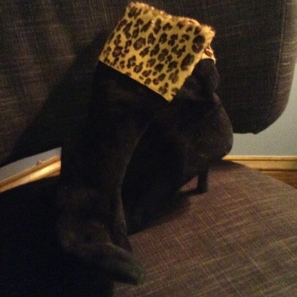 Black suede short boots leopard print at the top.