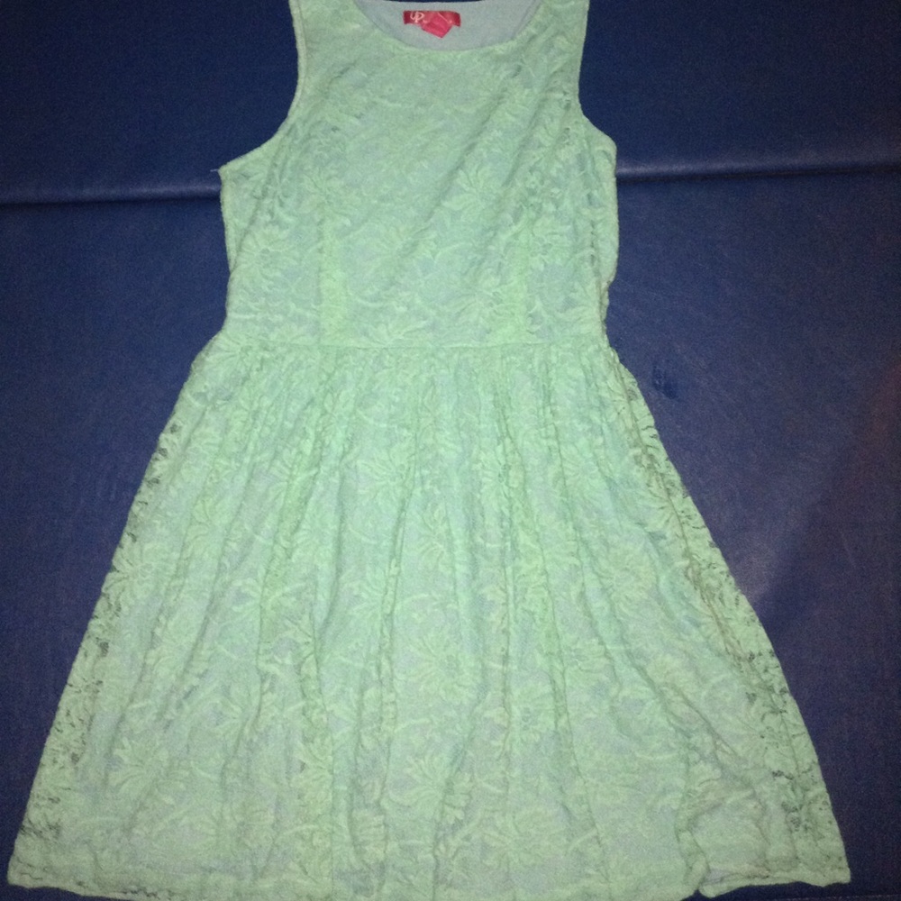 A 2016 Spring Ultra Pink dress
