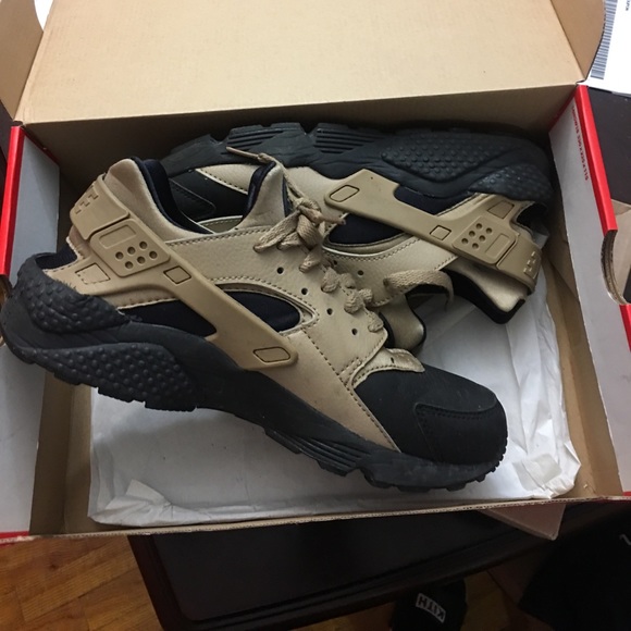 Nike Huaraches. - Picture 1 of 2