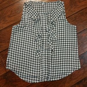 Black and white sleeveless ELLE top