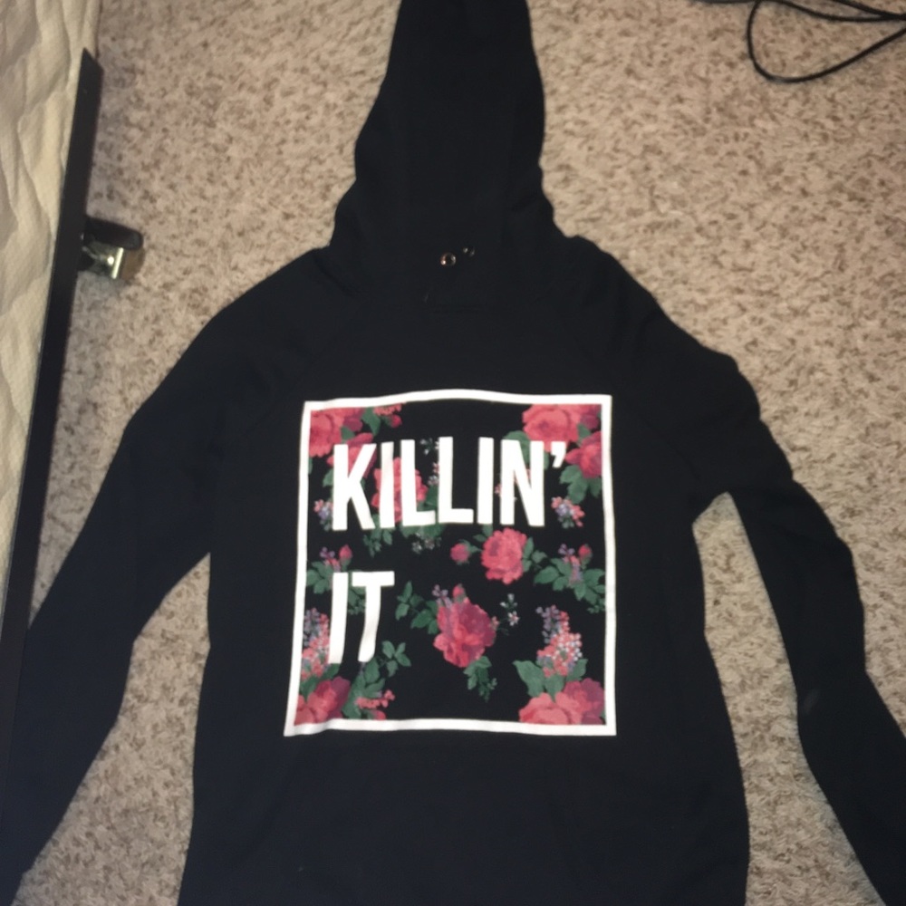 Cute hoodie that says "killing it "