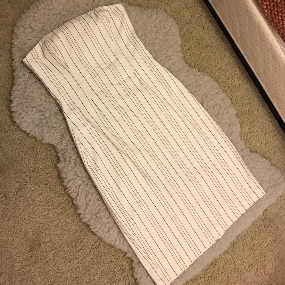 Express Strapless Dress - Picture 3 of 5