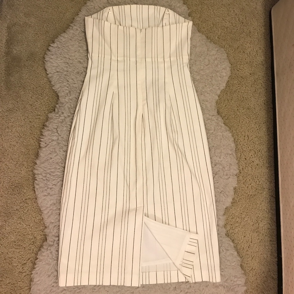 Express Strapless Dress - Picture 4 of 5