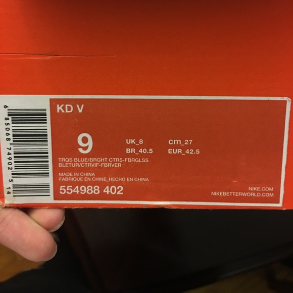 Basketball sneakers - Picture 2 of 2