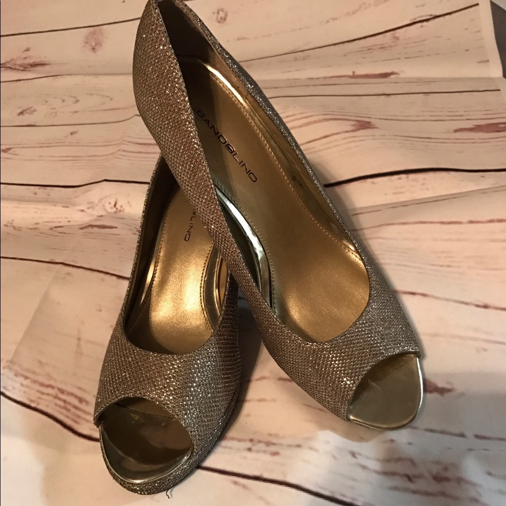Bandolino 3 inch gold heels