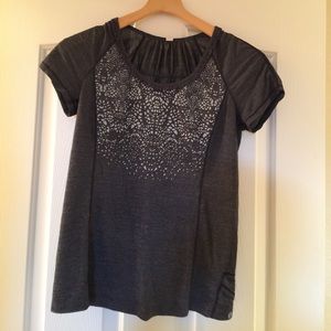 Luluemon grey short sleeve top