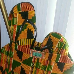 Flip Flops & Matching Cluth