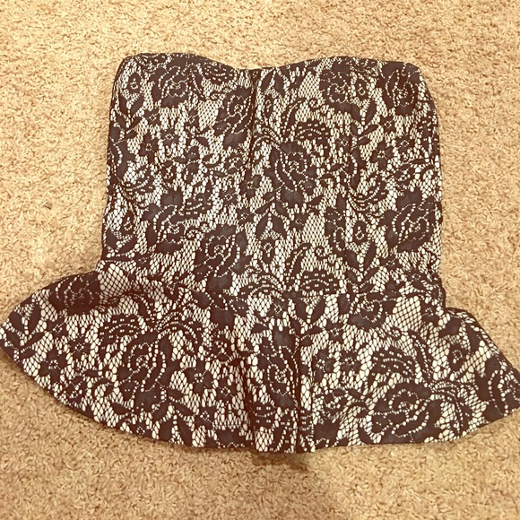 Cute lace peblum outfit - Picture 3 of 3