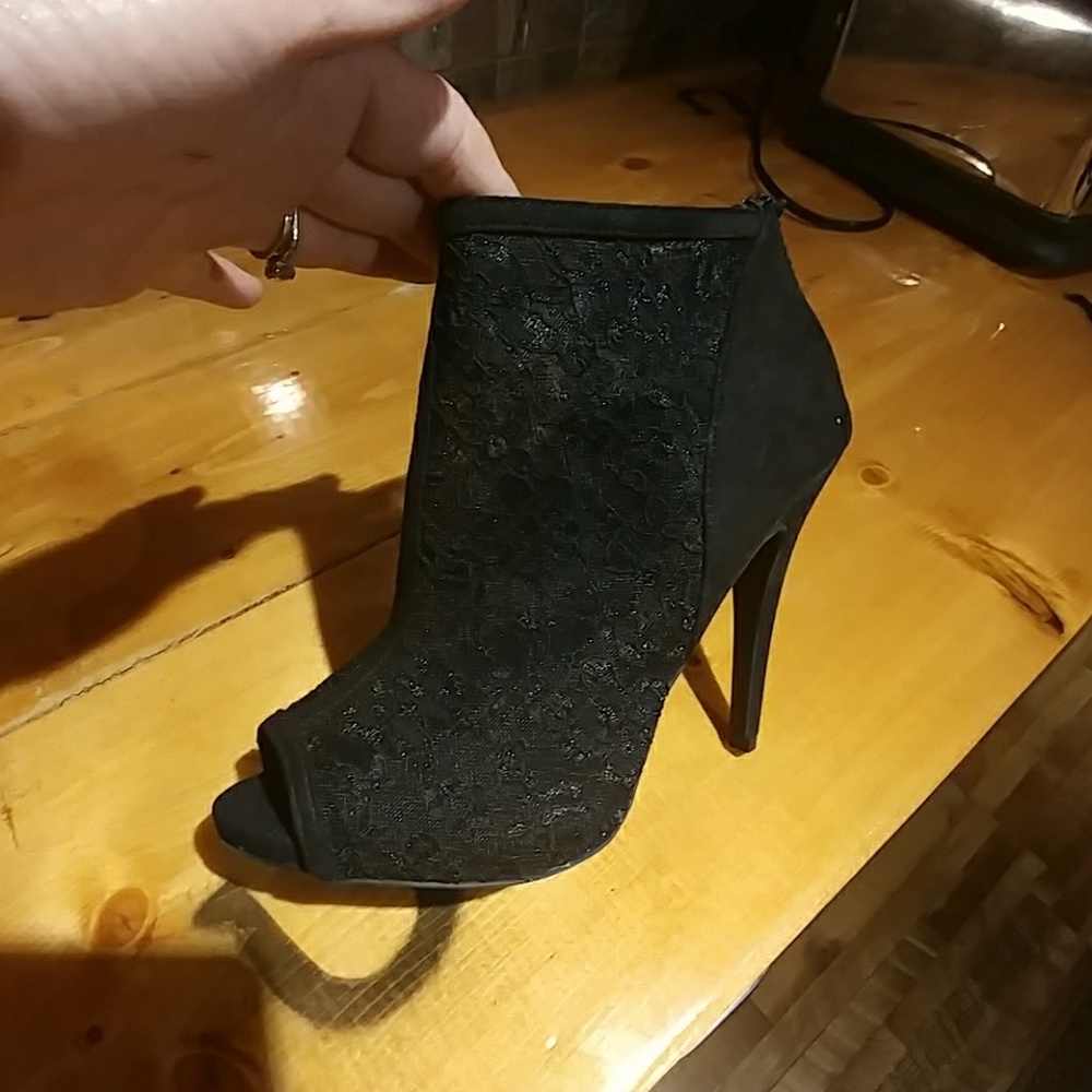 Hot Guess Peep Toe Booties