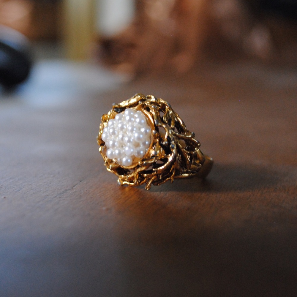 Vintage Gold bird's nest ring with pearl eggs