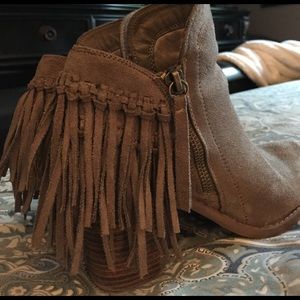 Fringe faux suede booties!