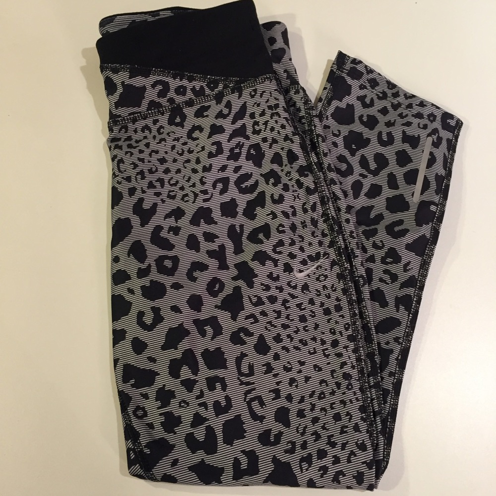 Nike Dri-Fit XS Animal Print Capris