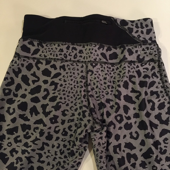 Nike Dri-Fit XS Animal Print Capris - Picture 2 of 4